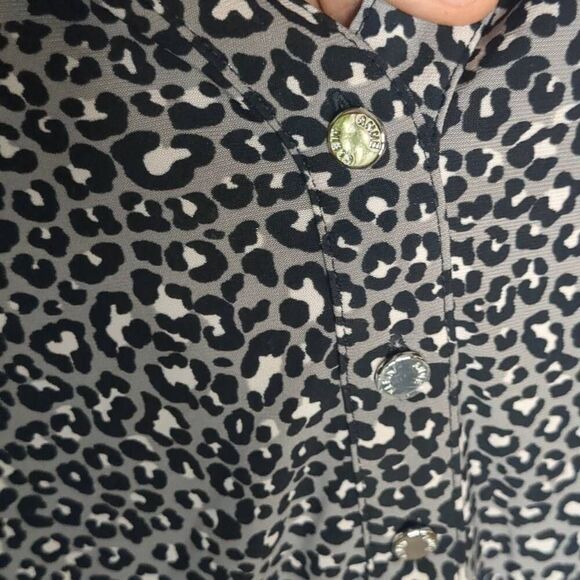 Anne Klein Gray Leopard Animal Print Button Front Blouse L Large - Picture 5 of 9